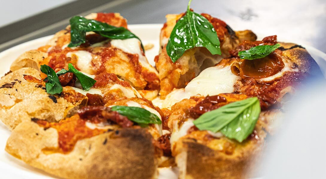 immagine pizza napoletana contemporanea