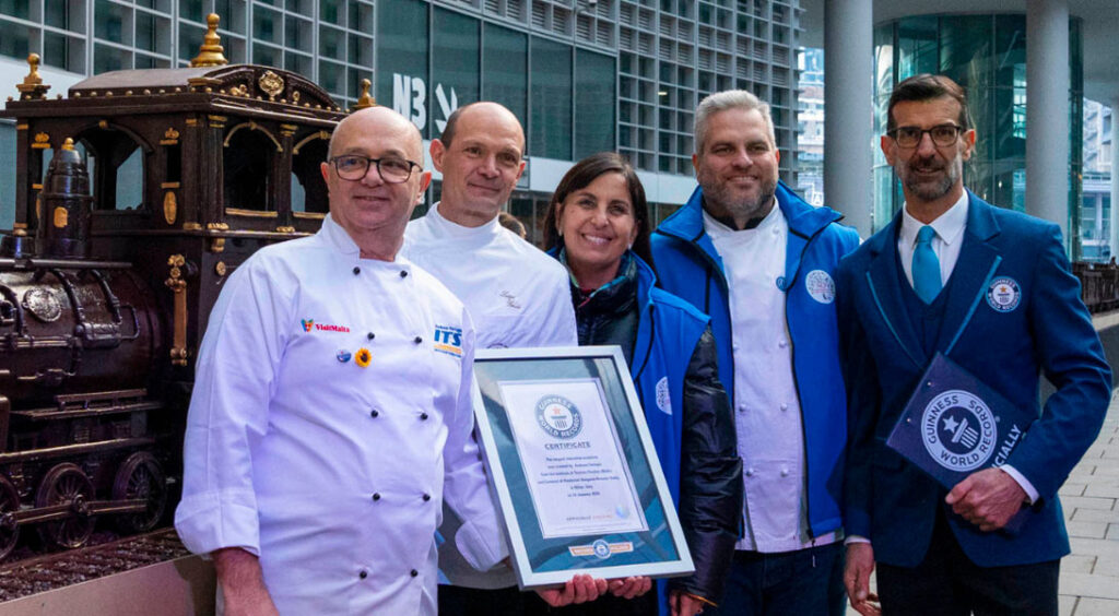 immagine treno cioccolato più longo del mondo